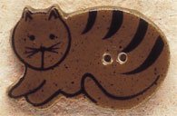 43014L Brown Cat Lying Down Facing Left Debbie Mumm Button