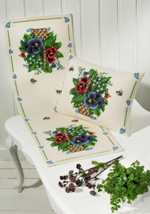 Pansies Table Runner Kit