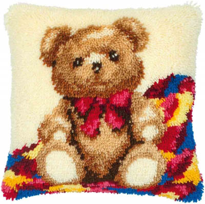 Bear Cub Latch Hook Cushion Kit